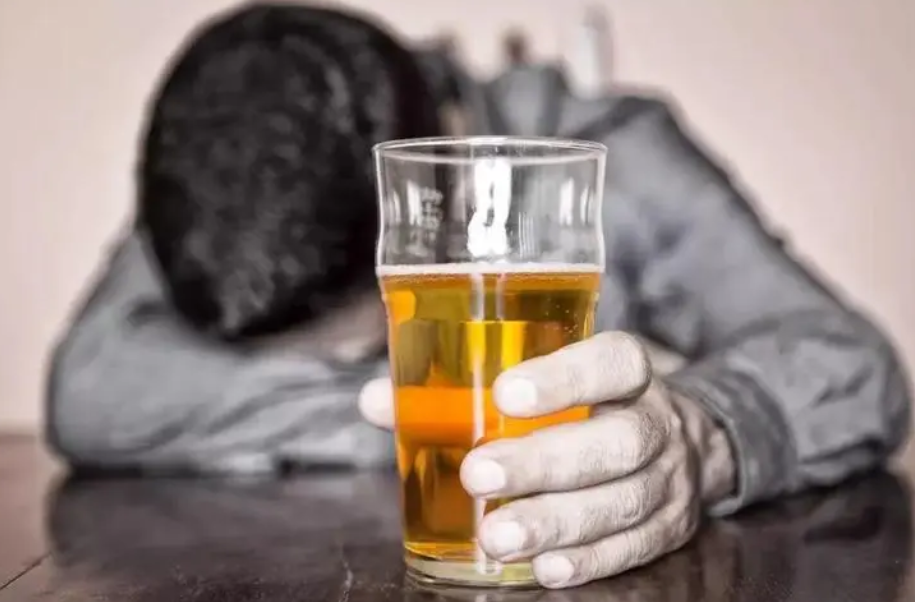 生活中喝茶真的能解酒？-茶之家
